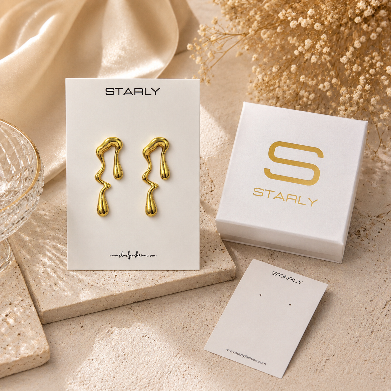 Ava Droops Earring