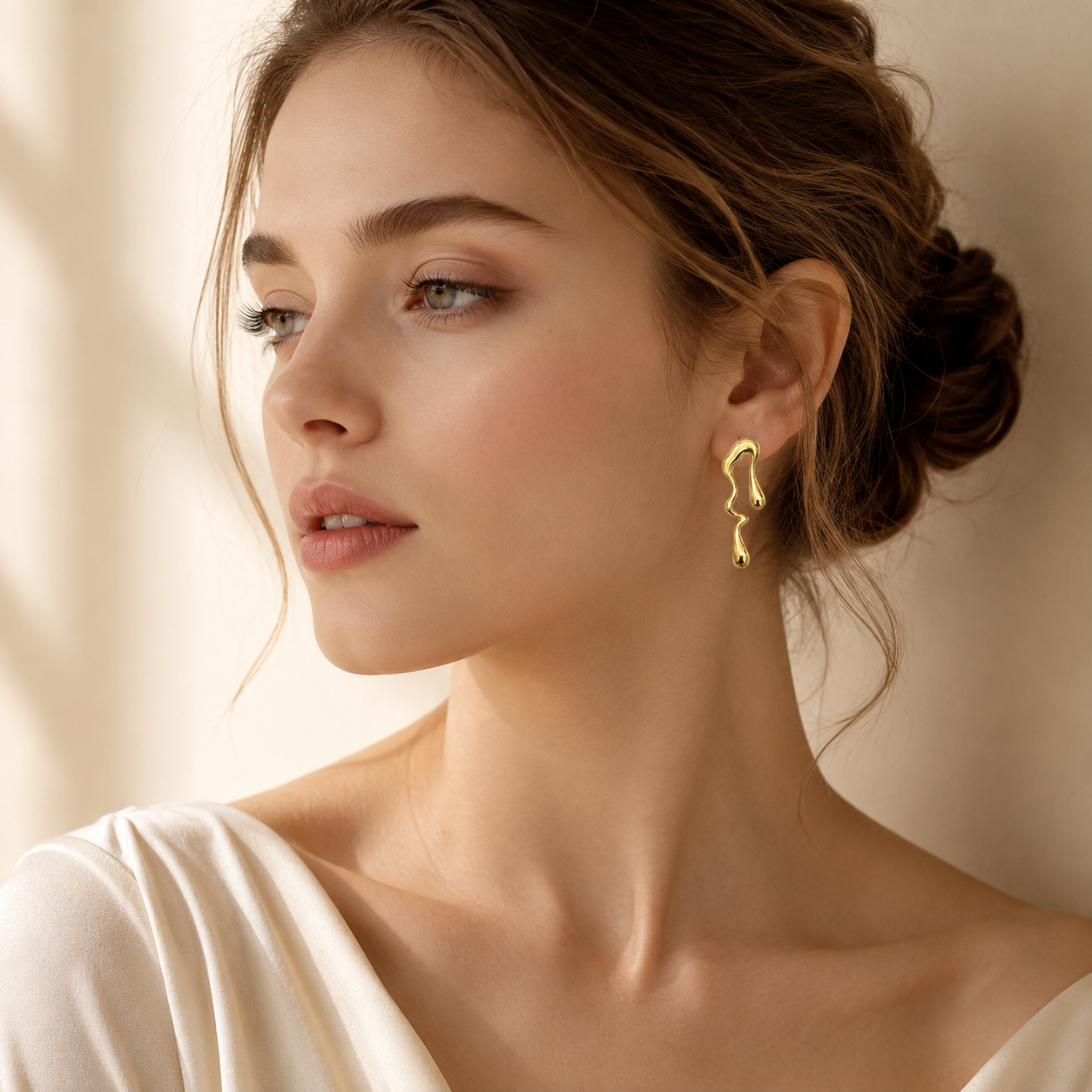 Ava Droops Earring