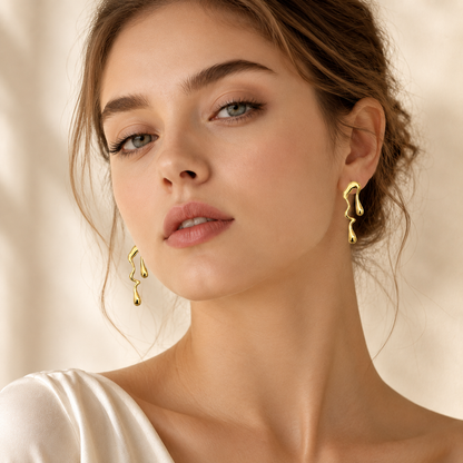 Ava Droops Earring